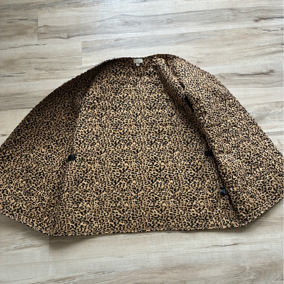 POL Antique Floral Print Vest with Leopard Print Trim & Leopard Inside - Picture 9 of 9